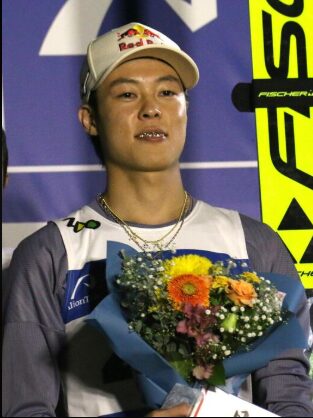【話題沸騰】小林陵侑の「ゴールドグリルズ」は一体いくら？推定20万円超え